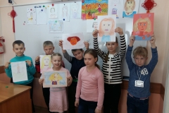 Рисуем любимых мам!
